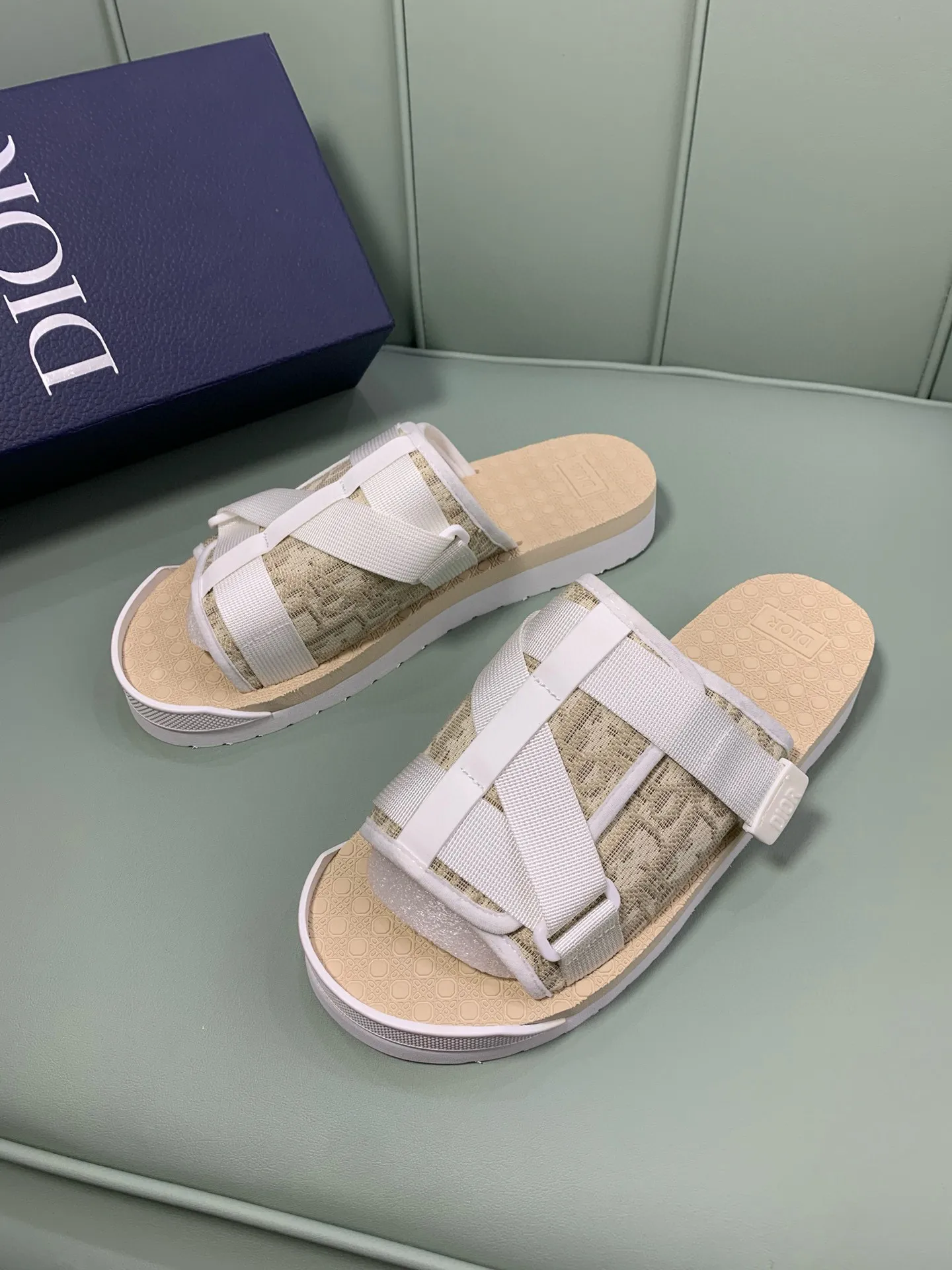 Factory price: 280💰 Dior men's counters are selling sandals at the same time ✔️Imported brand printing/selected high-quality calfskin, highlighting high-end elegance, exquisite workmanship, soles: original soles specially provided by the original factory, hot-selling physical products🔥Normal size: 38-44, customized 45